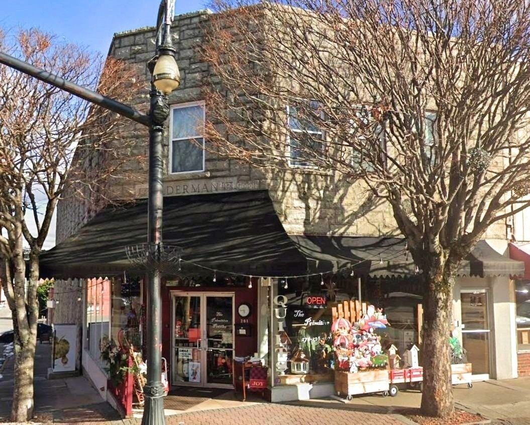 Street view of Galax antique stores showing The Primitive Peddler on a downtown corner